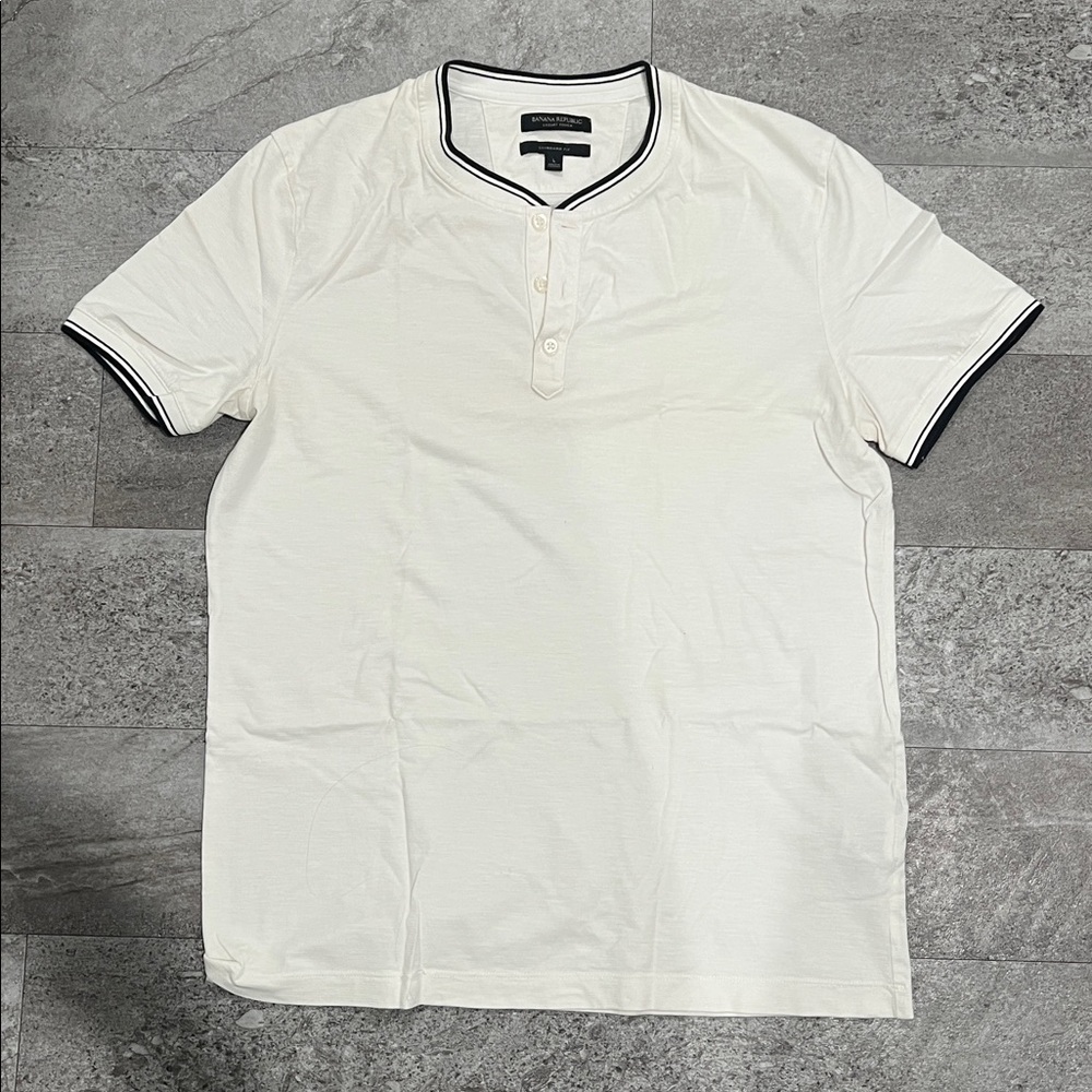 Men’s white button up standard fit shirt